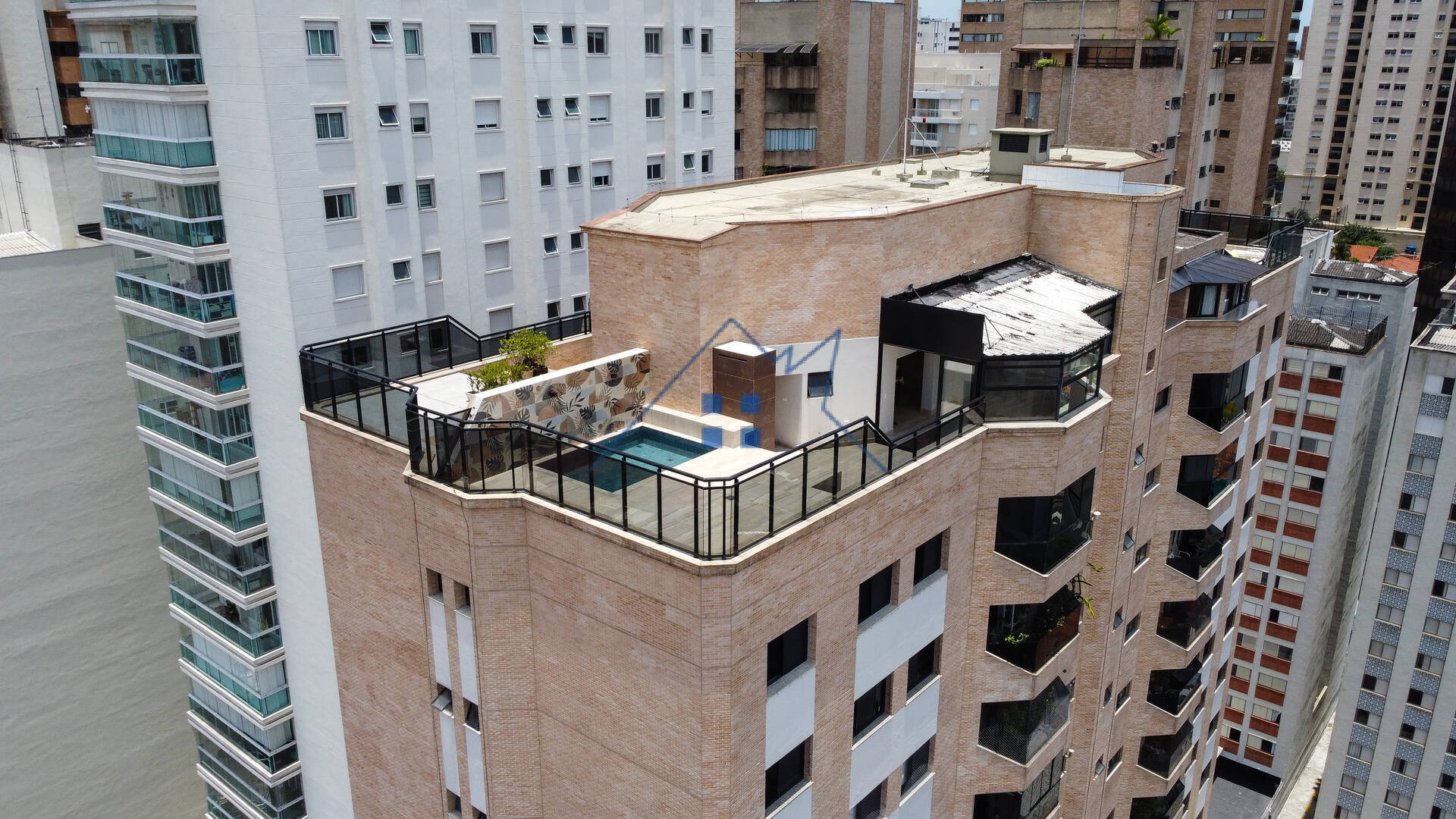 Cobertura, 3 quartos, 249 m² - Foto 3