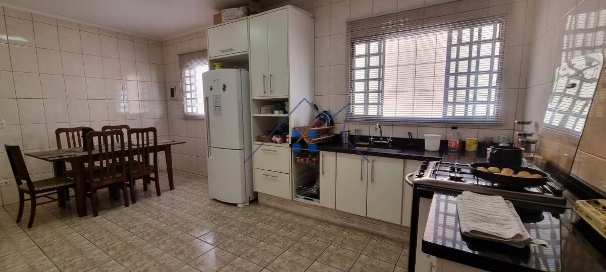 Sobrado, 4 quartos, 180 m² - Foto 1